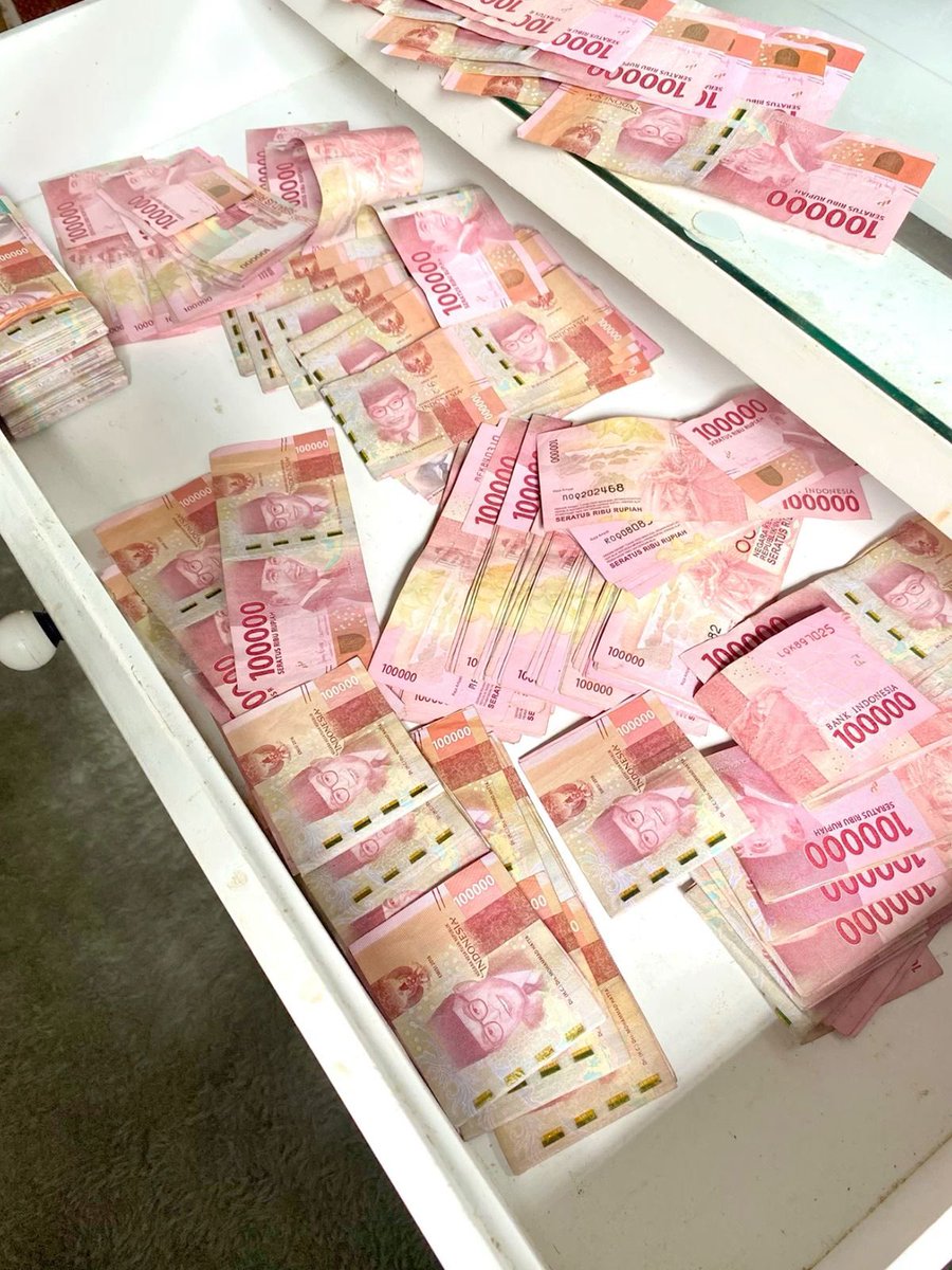 Bunaspace's tweet image. Foto 2 laki-laki yang membuatku berbunga2 🫰🏻