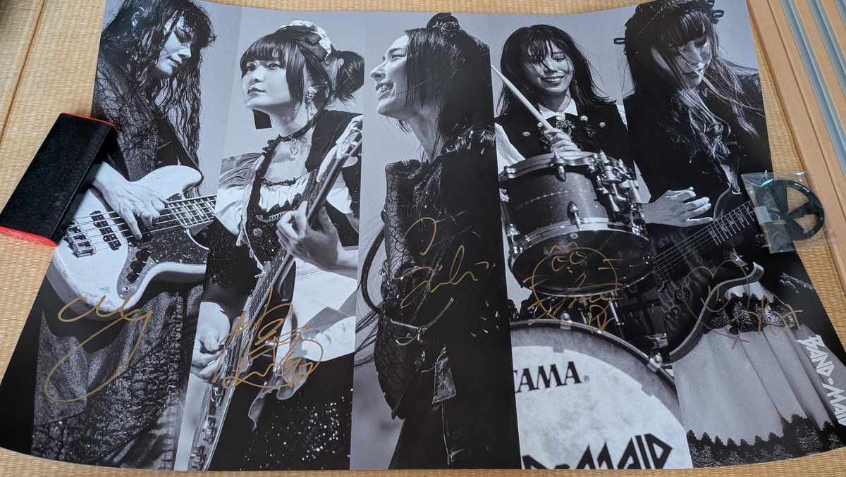 band-maid サイン入りポスター □【BAND-MAID賞】 メンバー直筆サイン入り #SCOOOOOP オリジナル