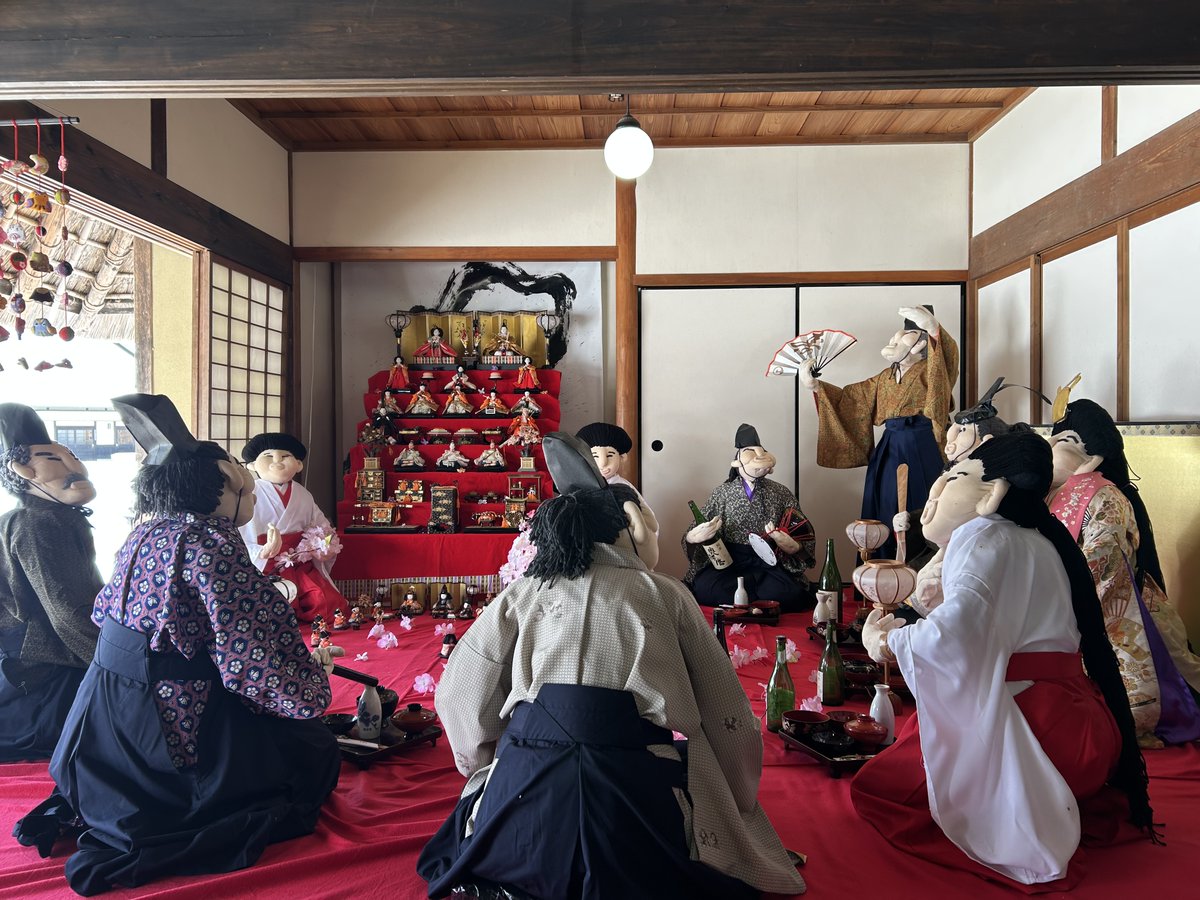 kobekaikyopark's tweet photo. 「あいな里山ひなまつり」を開催中！今年は、「奥播磨かかしの里」より10体のかかしがやってきました。ひな人形をモチーフにした色とりどりのかかしが勢ぞろい。この時期しか見ることのできない里山ならではのひなまつり展示です。★展示は3/31まで
#あいな里山公園 #奥播磨かかしの里 #おひなまつり https://t.co/tInar2nVgv