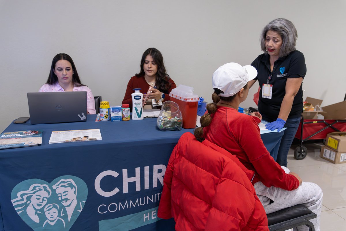 ConsulMexDou's tweet photo. Seguimos con el 2° día de la Jornada Integral para Adultos Mayores: feria de servicios, #AmatuCorazón, detección de hígado graso, paneles y zumba. Gracias a aliados por hacerlo posible. #AdultosMayores #IMME https://t.co/tBPX3G2ChM