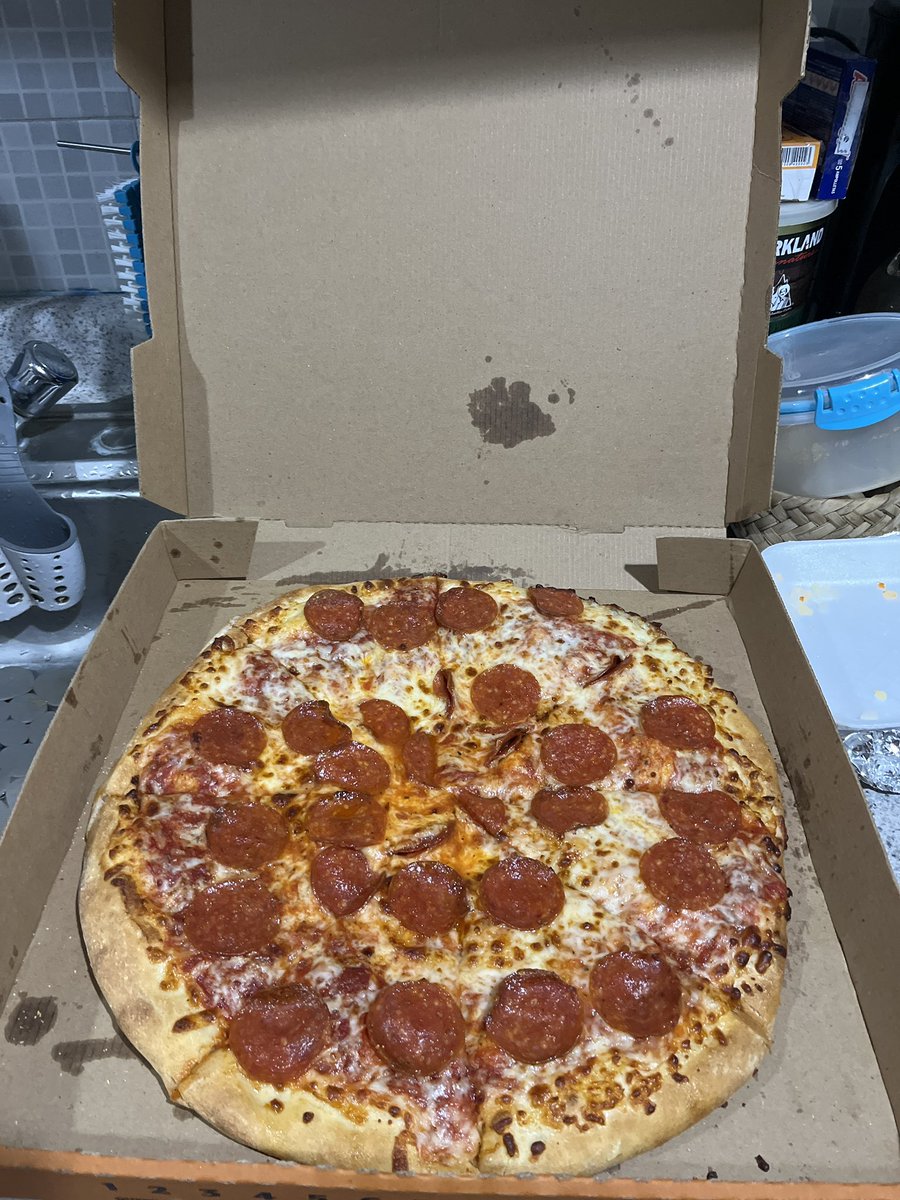 pingulocoproduc's tweet photo. @AtencionProfeco @Profeco @Uber_MEX ACTUALIZACIÓN: después de la demora, me enviaron una pizza completamente incorrecta. Yo ordené una Super Cheese Ultimate Supreme y me enviaron lo que ellos quisieron, una pizza de pepperoni y queso.

@Uber_MEX se niega a reembolsarme. @AtencionProfeco @profeco ayúdame https://t.co/vZpEFGOgQ8