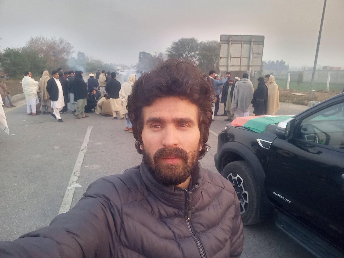 M_HaroonPTI's tweet photo. صبح بخیر پاکستان 
خیبر پختونخوا والے آج سب صوابی انٹرچینج پہنچ جائے صبح کے ساڑھے سات بج گئے دھرنا 
بدستور جاری ہے https://t.co/ygVmhpdhRn