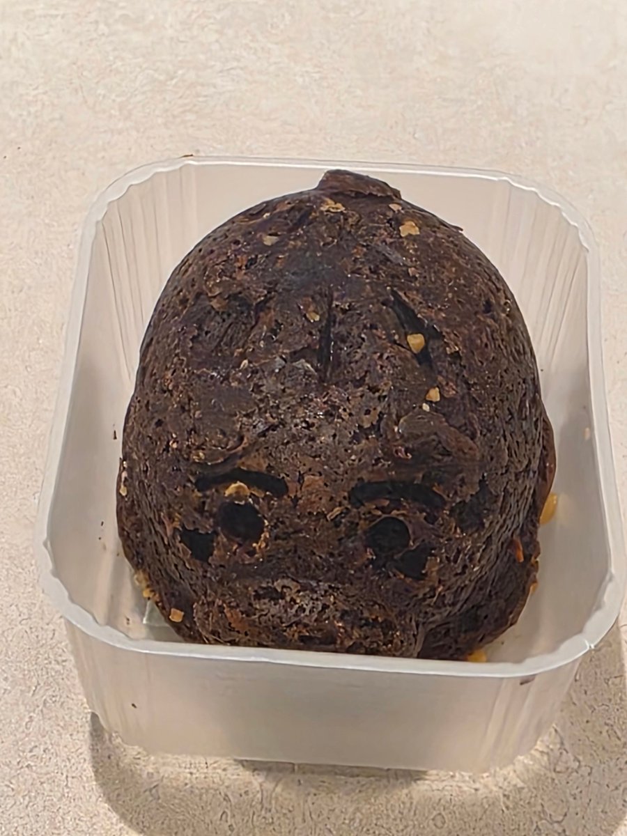 칭구가 제주도다녀왔다고 흑돼지빵을 줬더여
초코맛이에요