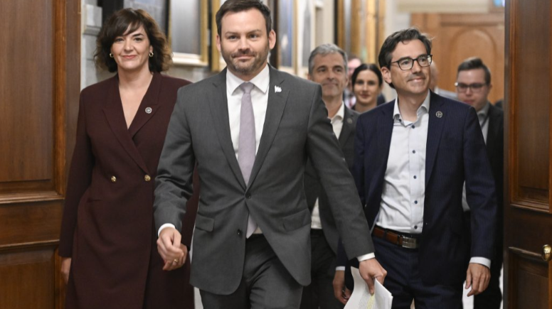 La surenchère vertueuse (Partie 2)

On nous sert sans cesse le même spectacle : des larmes de circonstance, des grands mots sur l’« humanisme » et la « compassion », des accusations de cruauté lancées comme des médailles pour se donner l’air plus moral que les autres. Pendant ce