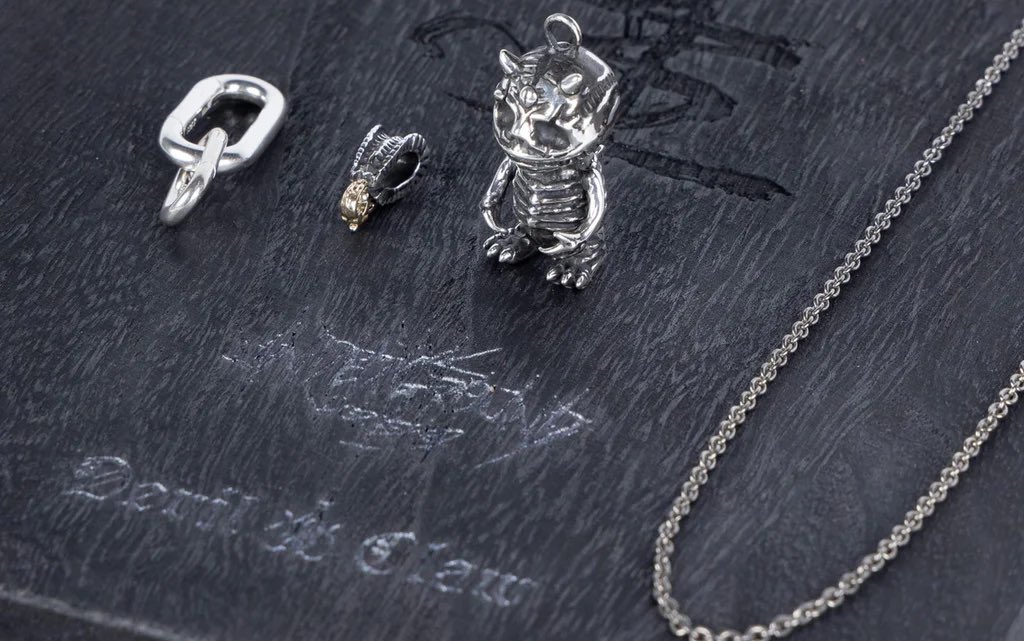 DEVIL CLAW — Hong Kong jewelry forged from subculture, metal, and rebellion.
Talismans, relics, and narrative steel.
Now at DARK WAVE.
#DevilClaw #DarkWaveSG