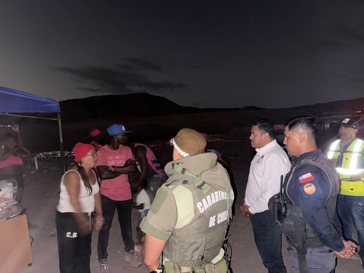 #iquique ahora en #AltoHospicio 
La Municipalidad de Alto Hospicio, tras recibir el llamado de vecinos del sector El Boro alertando sobre la instalación de tomas irregulares en el lugar, activó de manera inmediata el protocolo para resguardar el orden y la seguridad