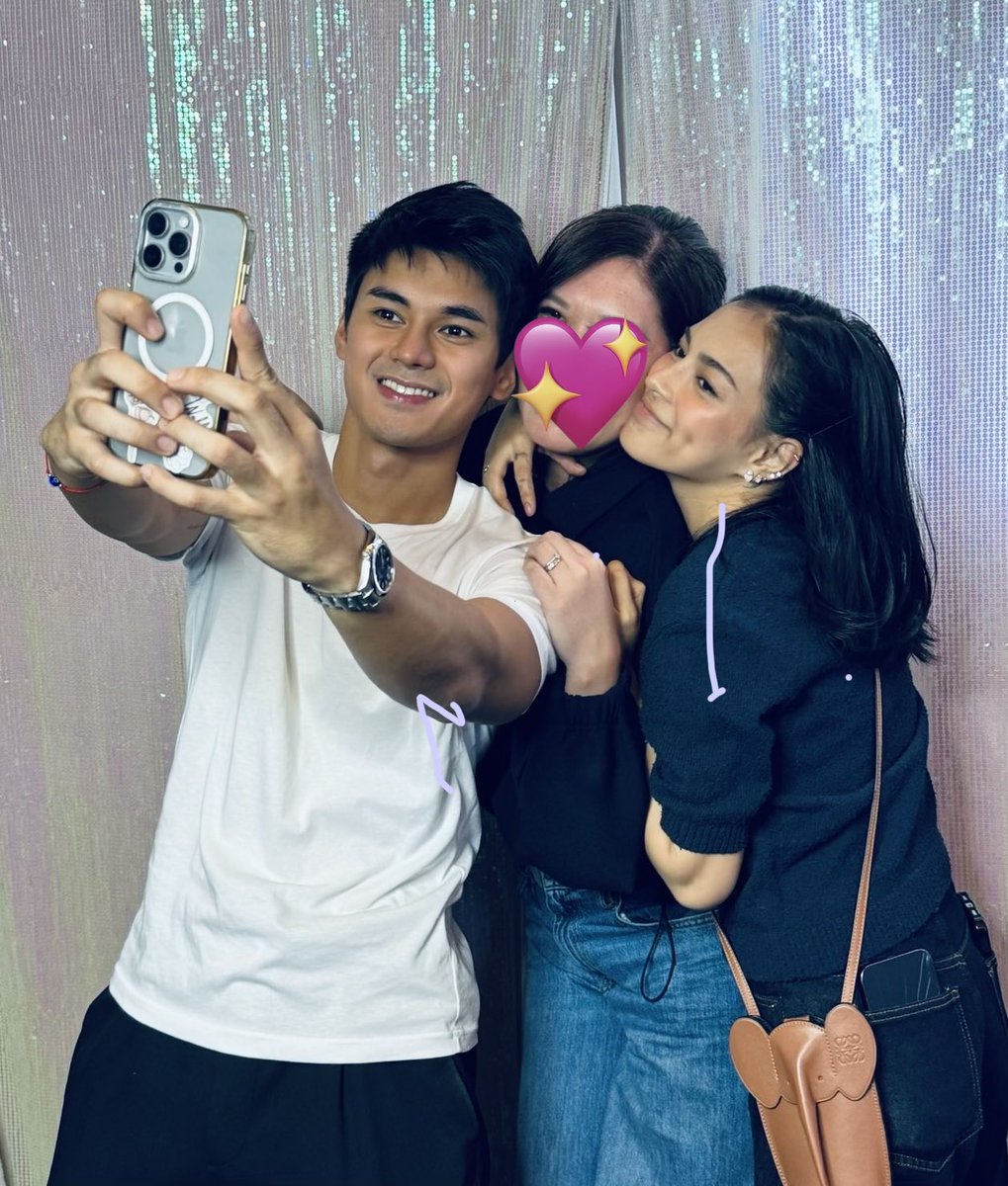 Happy hearts day everyone.
One owns the left side of my heart.
The other causes heart palpitations. 

QUADROmantic FABCON VDATE
QUADROmantic FABCON VDATE