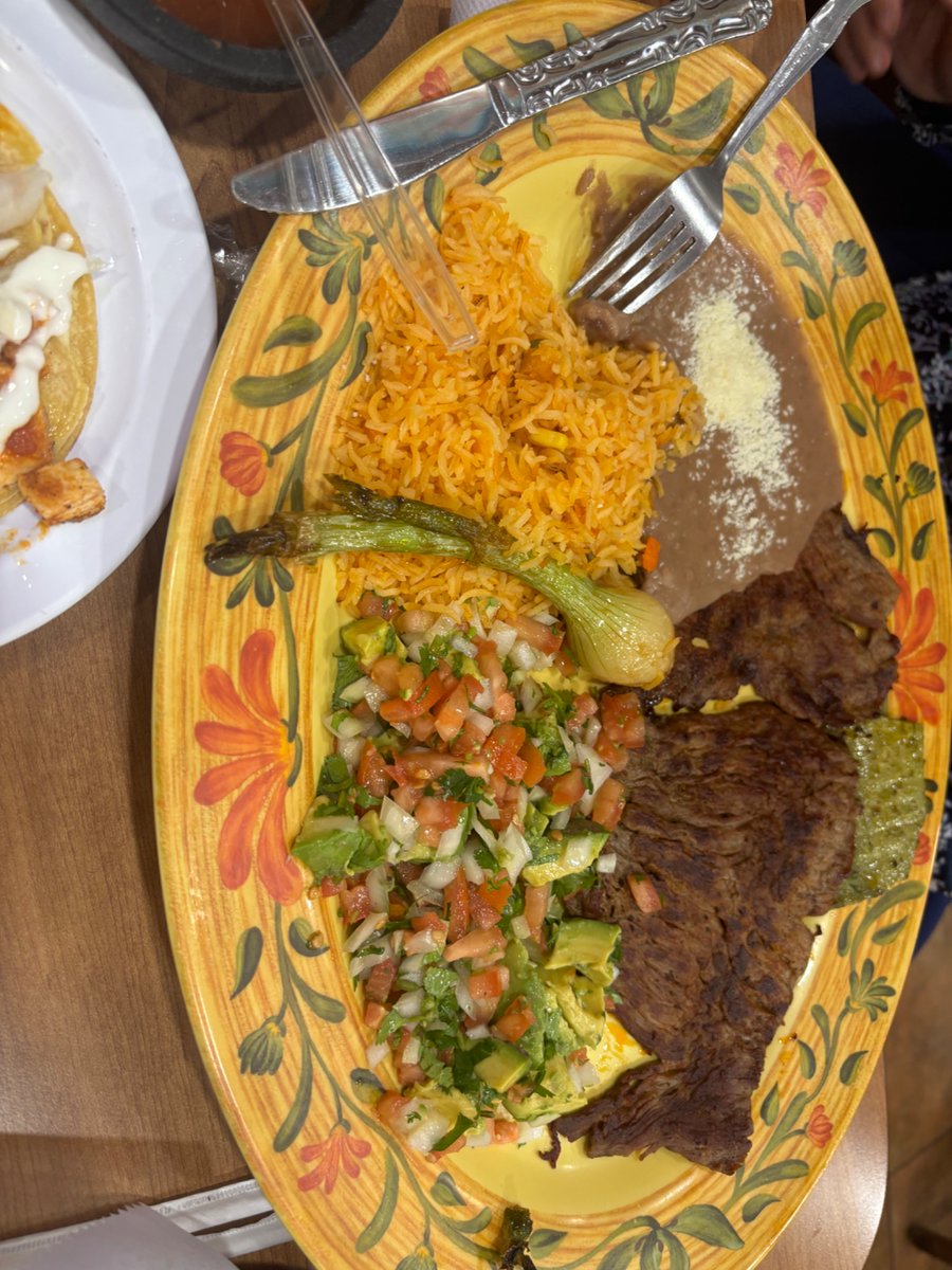 FrederickMelo's tweet photo. Always bet on the Latin restaurants along East Seventh Street. For the price of a couple frappes or an overpriced margarita at some generic other place, you’ll eat like a mother-flipping king… #LaCabana near Arcade Street for the win! 🏆 #shrimpcocktail #arrachera https://t.co/7bM50x7NuP