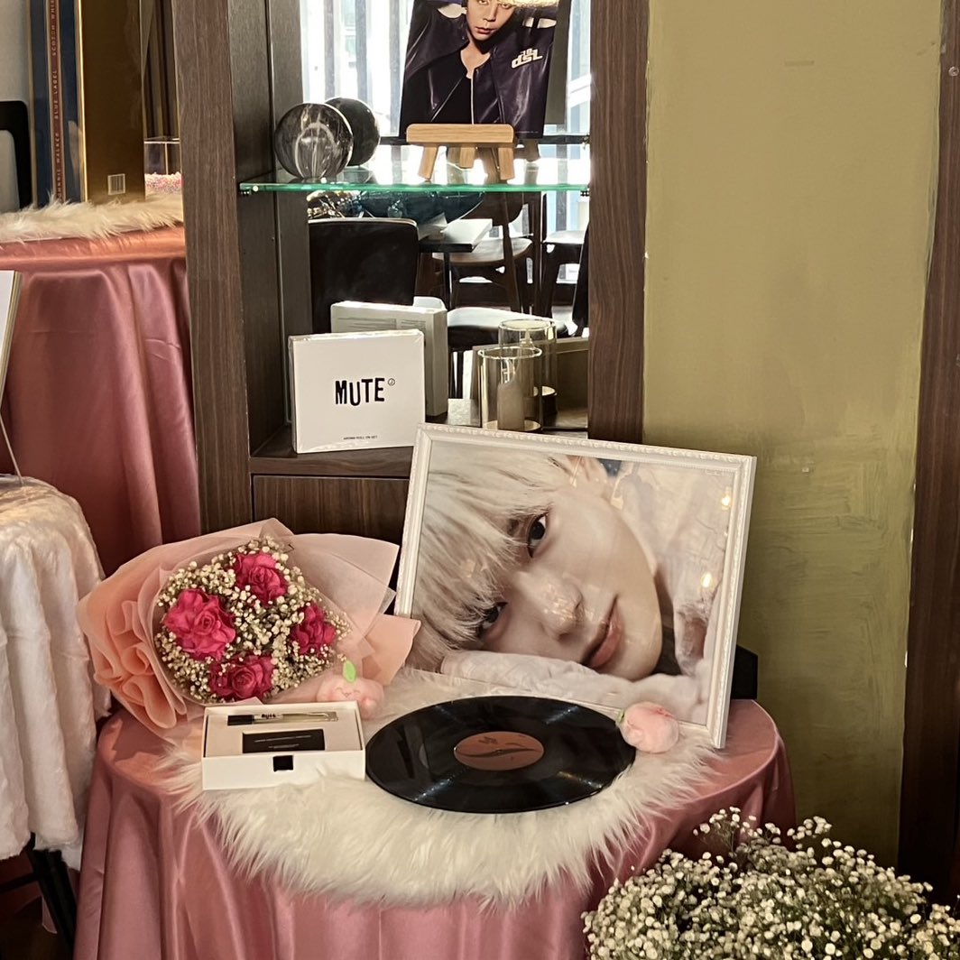 CafeJohnjaeTH's tweet photo. 𝑱𝒐𝒉𝒏𝒏𝒚 𝑨𝒏𝒅 𝑱𝒂𝒆𝒉𝒚𝒖𝒏.🤍🎂
Birthday Café &amp; Mini Gallery.  

🗓️ 14-15 February 2026
📍 At Goodmood.cafeandeatery   
🕐 09.00-16.30 

 𝑺𝒆𝒆 𝒚𝒐𝒖 𝒔𝒐𝒐𝒏…
 ♡。·˚˚·  ·˚˚·。♡

#HAPPYJOHNNYDAY 
#HAPPYJAEHYUNDAY
#PinkandRoyalBlue2026 https://t.co/bsA7QxGd0X