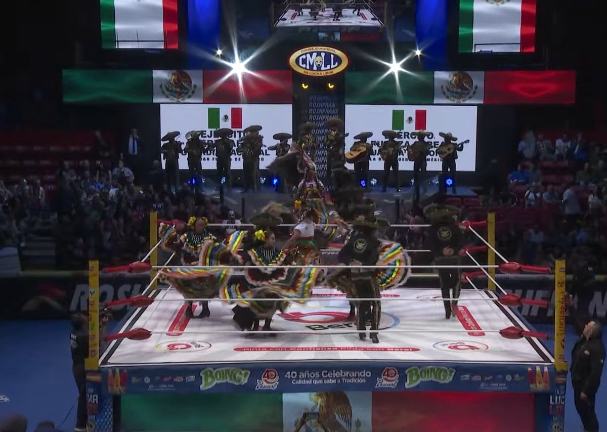 Incredible things are happening in Arena Mexico tonight