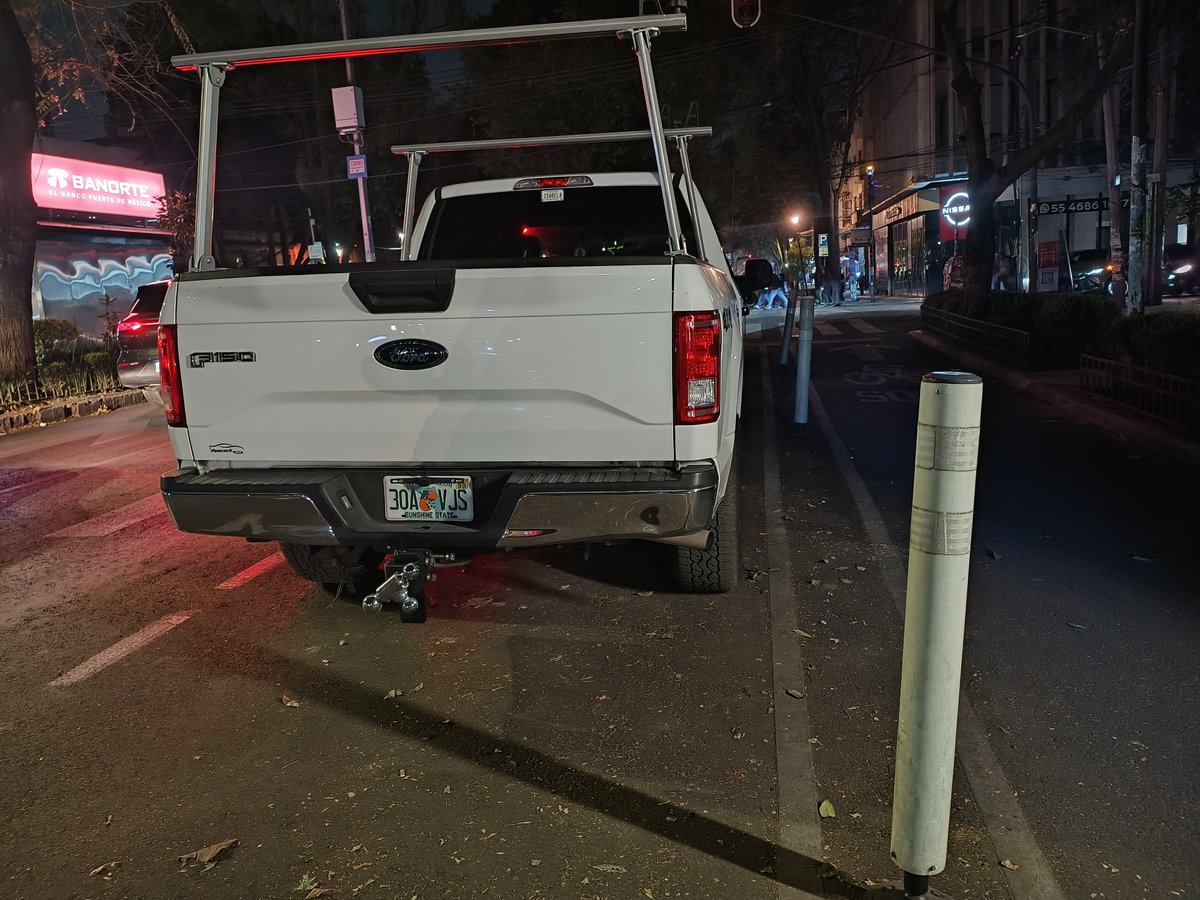 yafferr's tweet photo. @ecoParq quien nos ayuda con este bello ciudadano que se está ocupando dos espacios de estacionamiento sobre Av. Álvaro Obregón casi esquina con Tonalá? https://t.co/vLtX8HCM7z