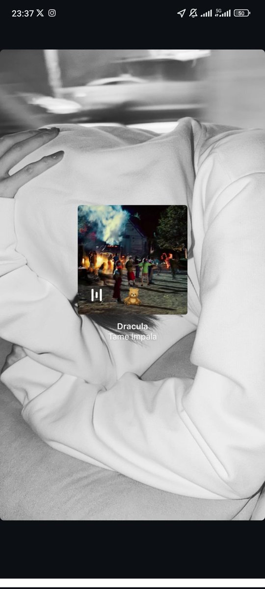 tô só ela com esse urso véi pqp