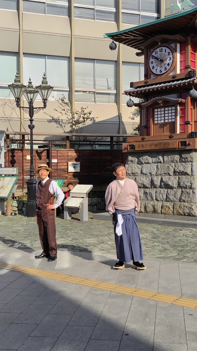 KatsuDonMatsu's tweet image. #正岡子規 と #夏目漱石 のライブパフォーマンス

ランニングがてら見てきました！

#52days が9年前か。懐かしい。
#愚陀佛庵 再建も楽しみ✨️

#からくり時計
#子規博 #子規記念博物館 
#松山 #道後  #愛媛