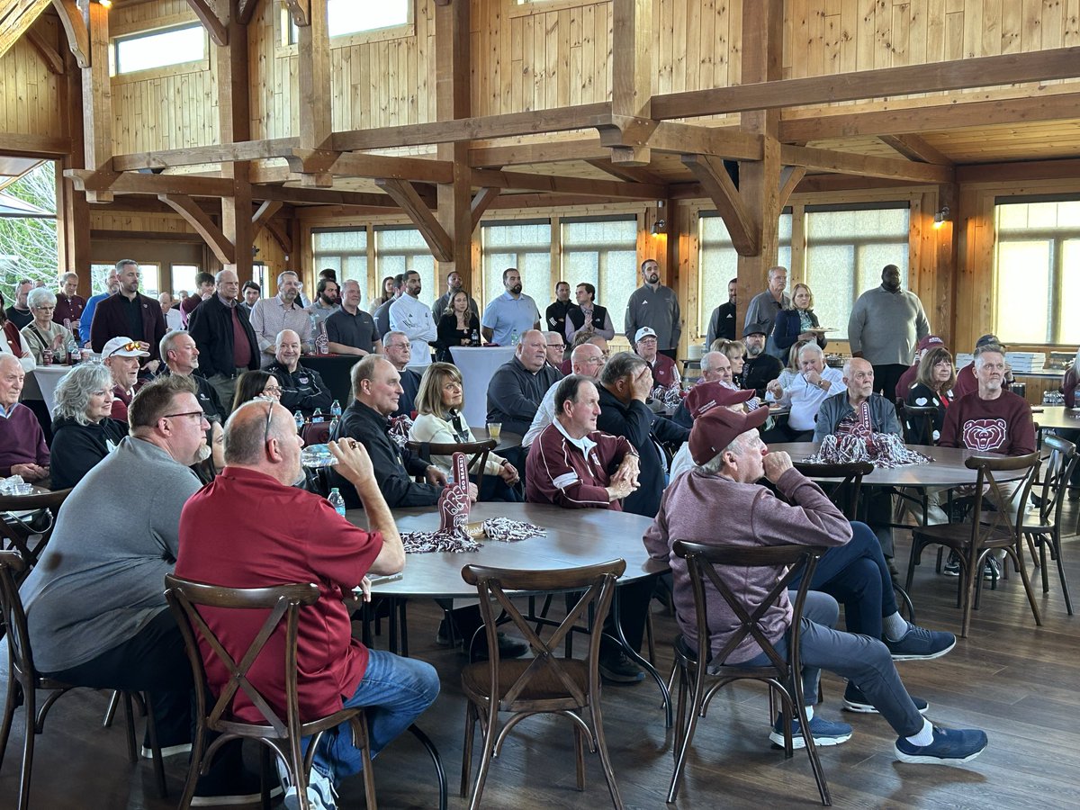 MoStateFootball's tweet image. Thanks to all the Bears who attended our Inside the Program event at Moon Town Crossing tonight. Can't wait to see everyone at Plaster this fall! 🏈🐻🏆

#ItTakesUsAll #WeAreMoState