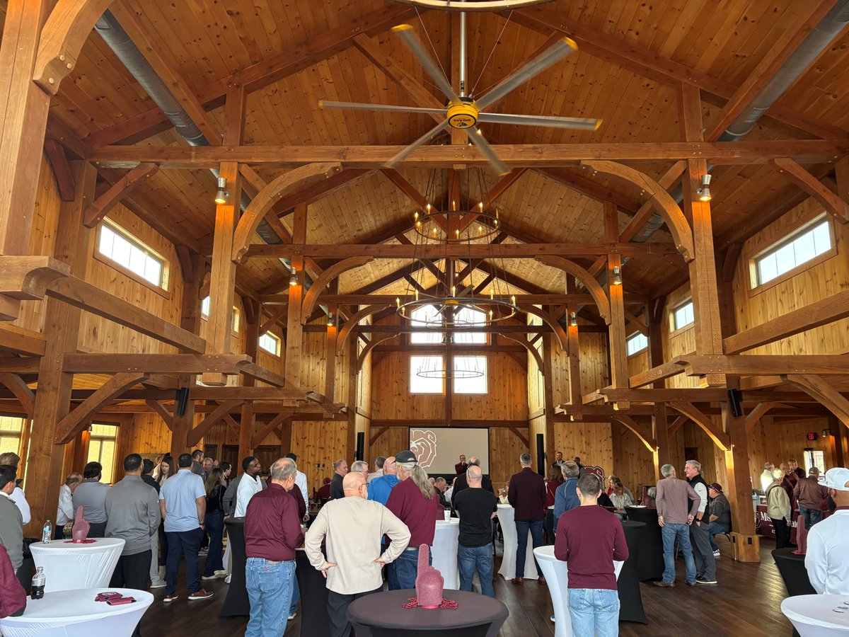 MoStateFootball's tweet image. Thanks to all the Bears who attended our Inside the Program event at Moon Town Crossing tonight. Can't wait to see everyone at Plaster this fall! 🏈🐻🏆

#ItTakesUsAll #WeAreMoState