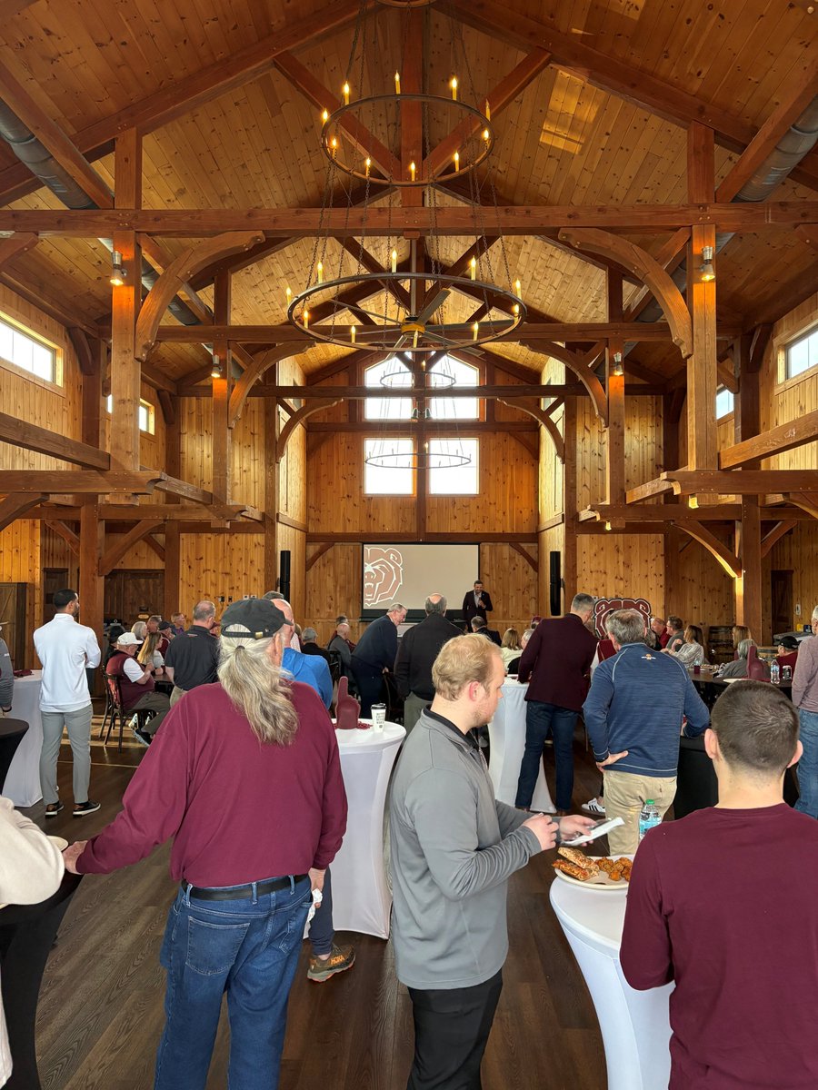 MoStateFootball's tweet image. Thanks to all the Bears who attended our Inside the Program event at Moon Town Crossing tonight. Can't wait to see everyone at Plaster this fall! 🏈🐻🏆

#ItTakesUsAll #WeAreMoState