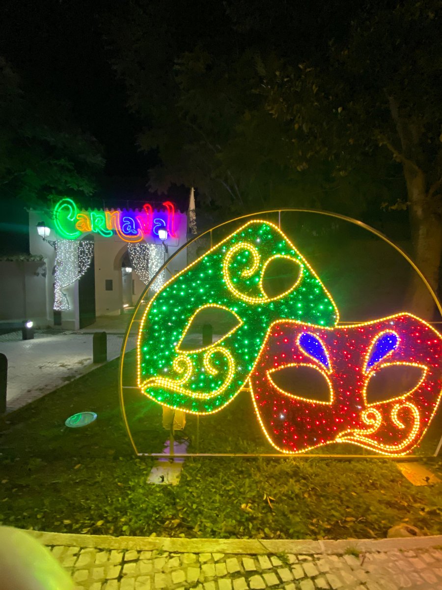 El Carnaval de #ElCuervodeSevilla se va a la calle y deja atrás el teatro. Felicidades a los premiados en el concurso de agrupaciones.