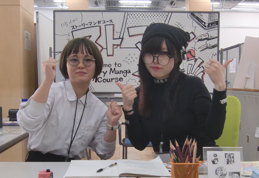 卒業制作展4日目となります✨
本日、オープンキャンパス1日目が始まっております🌟
ストーリーマンガコースでは、コース担当教員による相談コーナーを現在実施中🌟
学生生活や入試について、気になることがあればご相談ください！
自在館３Fでお待ちしております～🤗