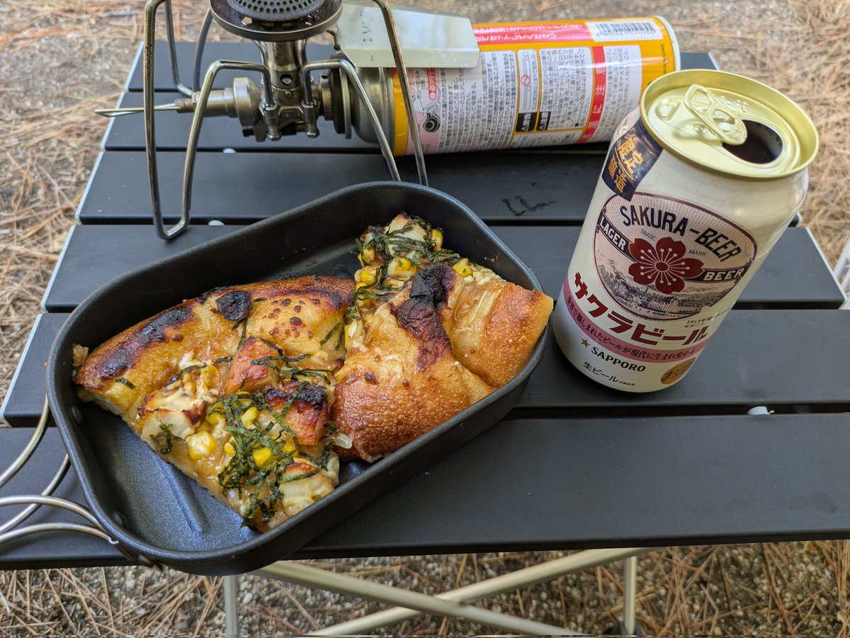 キャンプ飯といえばそう、ピザだよね