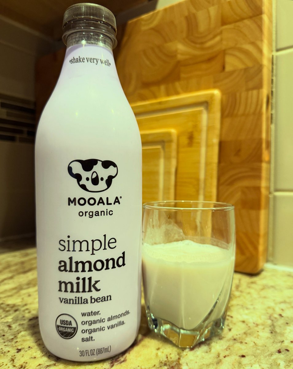 If you’re looking for a very simple almond milk,<a href="/Mooala_Koala/">Mooala_Koala</a> Simple #AlmondMilk is just that! I tried their Vanilla Bean flavor made with water, almonds, vanilla, &amp; salt. I could taste the flavor of each ingredient, making it a very light, straight forward almond milk. 
#gifted