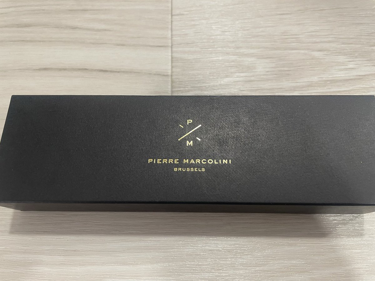 azumattch's tweet photo. 相方さんから、バレンタインのチョコを頂きました!
PIERRE MARCOLINIのレアジャパニーズウィスキーと、ANTENORのプティ・ザッハ♪
ありがたく頂戴します。
が。
ホワイトデーのお返しで見込んでたプティ・ザッハを貰っちった。
どうしよう。
#PIERREMARCOLINI #ANTENOR #バレンタイン https://t.co/wHfcac1Pkf