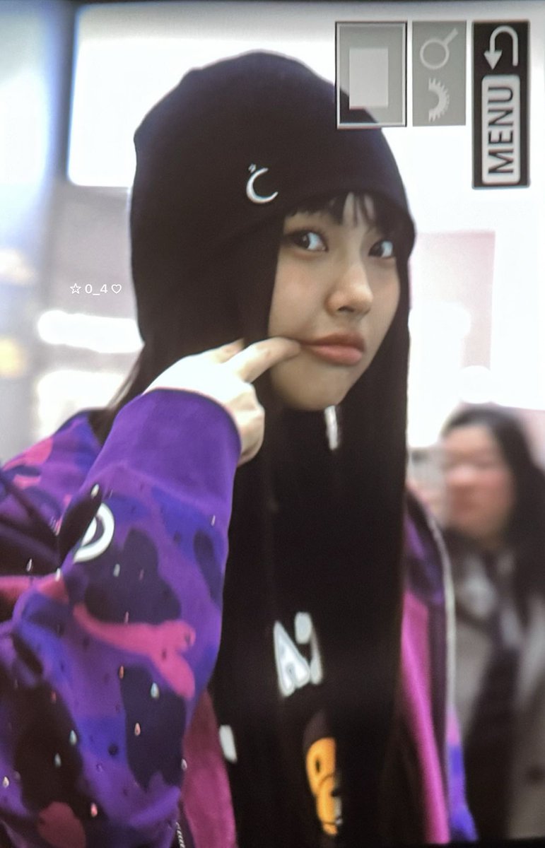 newjeans using illit poses in public after trying to ruin their careers😭