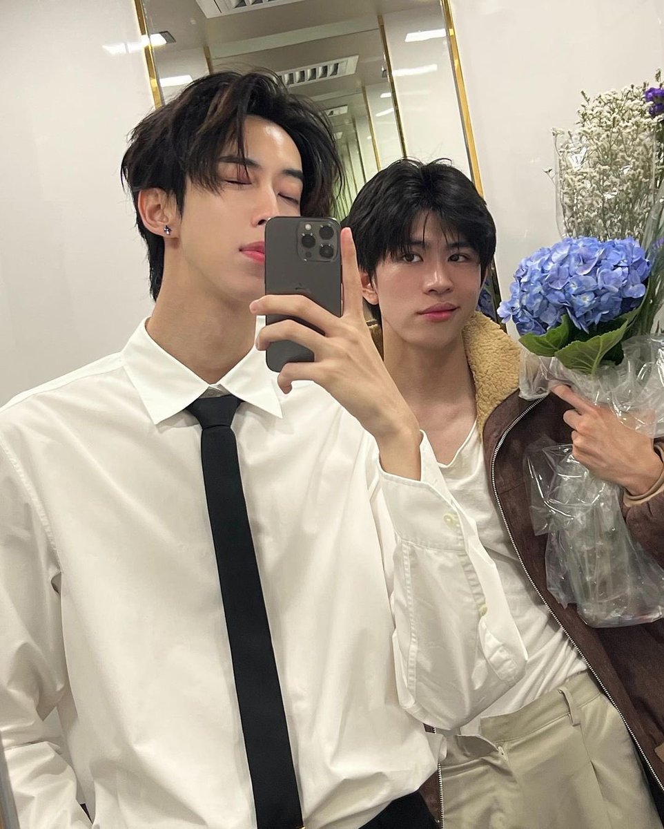 ไฮเดรนเยียสีน้ำเงิน💙

ดอกไม้ที่ยังชอบเสมอ