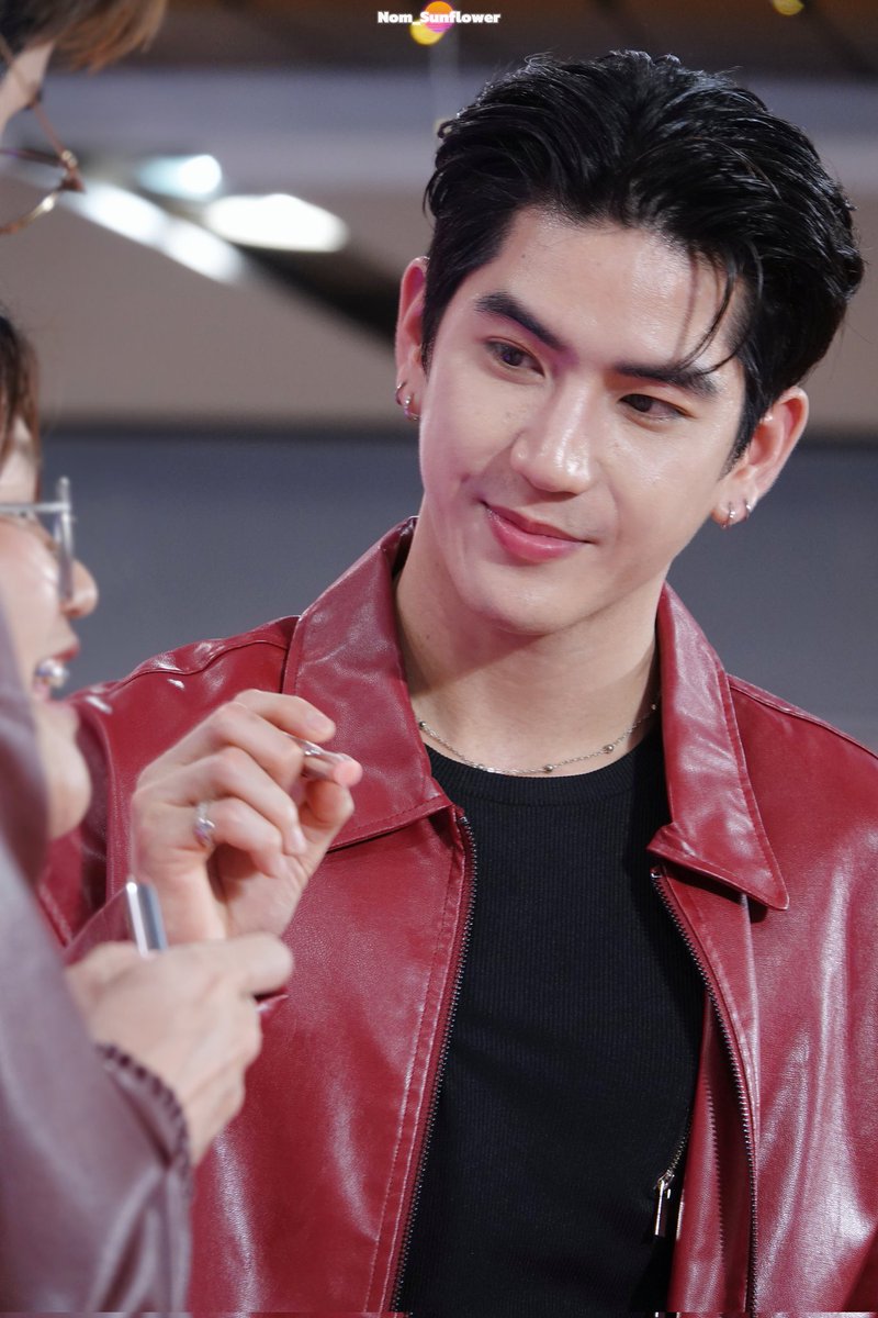 🤏🏻🤏🏻🤏🏻

JIMMYSEA X LIFTERGLAZE
#MaybellinexJimmySea