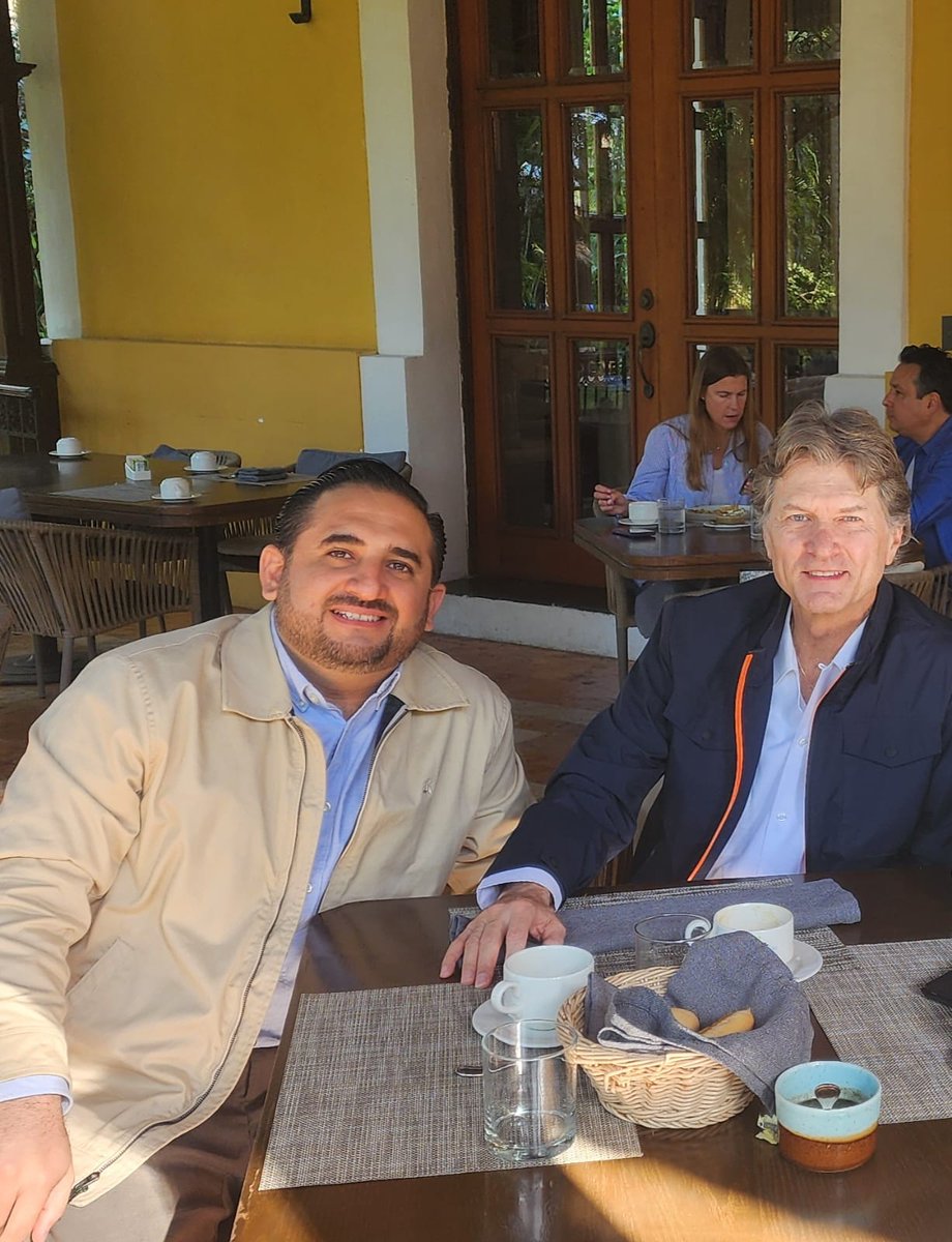 Siempre es un gusto platicar con @EDeLaMadrid. Su visión y experiencia enriquecen el diálogo sobre los retos y oportunidades que tenemos por delante, particularmente en estados con el potencial de #Yucatán. Siempre será bienvenido en esta tierra!!