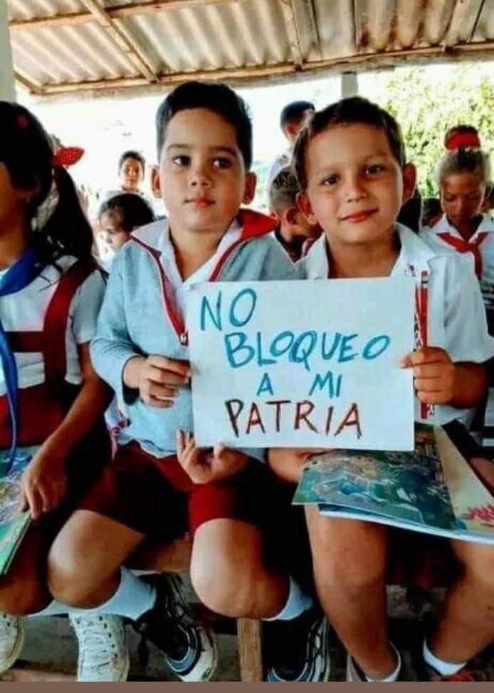 Una isla bloqueada por más de 60 años, pero con una tasa de alfabetización del 99%.
¿Cómo se explica? Sencillo: cuando un pueblo decide que la educación es prioridad, no hay bloqueo que lo detenga.
#LoQTEnamora 
#DeZurdaTeam