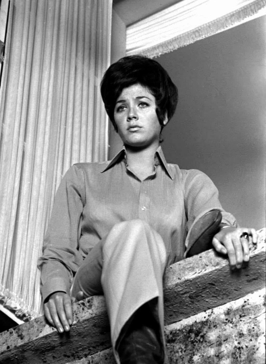 TimeLordDrew61's tweet photo. Rehearsal photos for Linda Thorson for The Avengers Series 6 Story “Love All ” by Jeremy Burnham Directed by Peter Sykes .#PatrickMacnee #LindaThorson #PatrickNewell #VeronicaStrong #TerrenceAlexander #PatsyRowlands #TheAvengers https://t.co/HZcaunAcBA