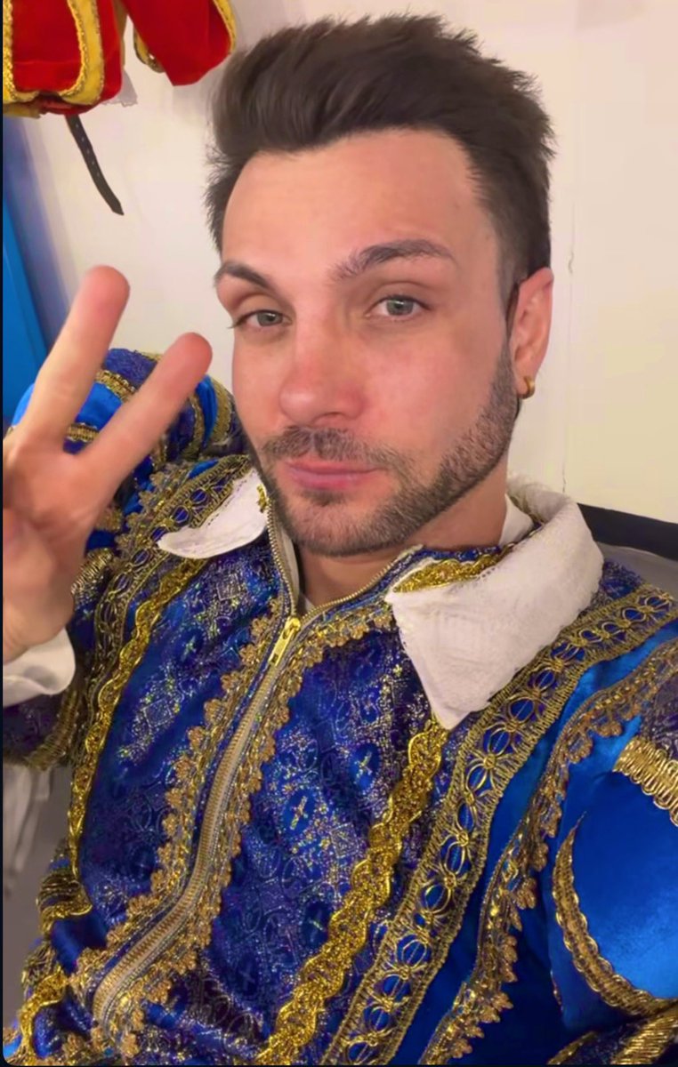 Mucho éxito guapo

NICOLA EN EL TENORIO