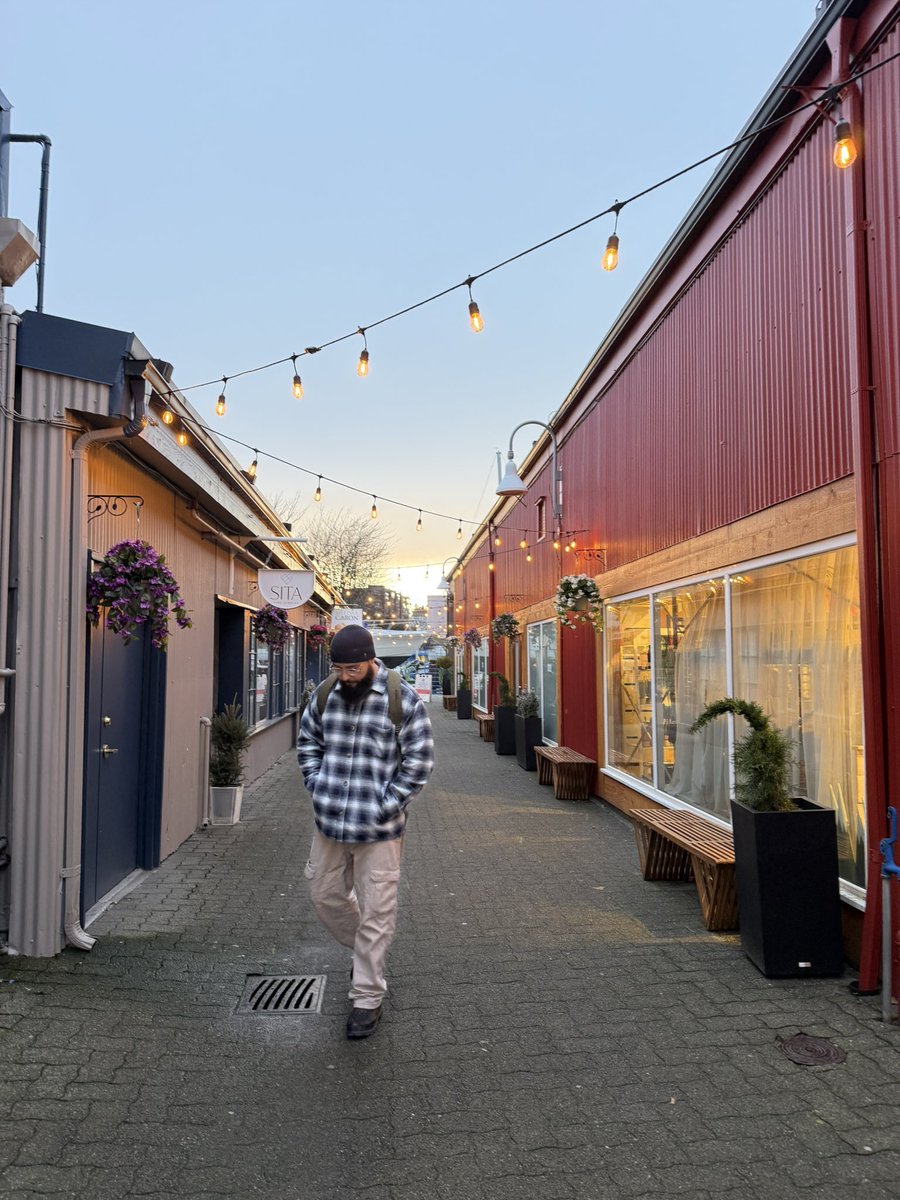 this foo tweet media