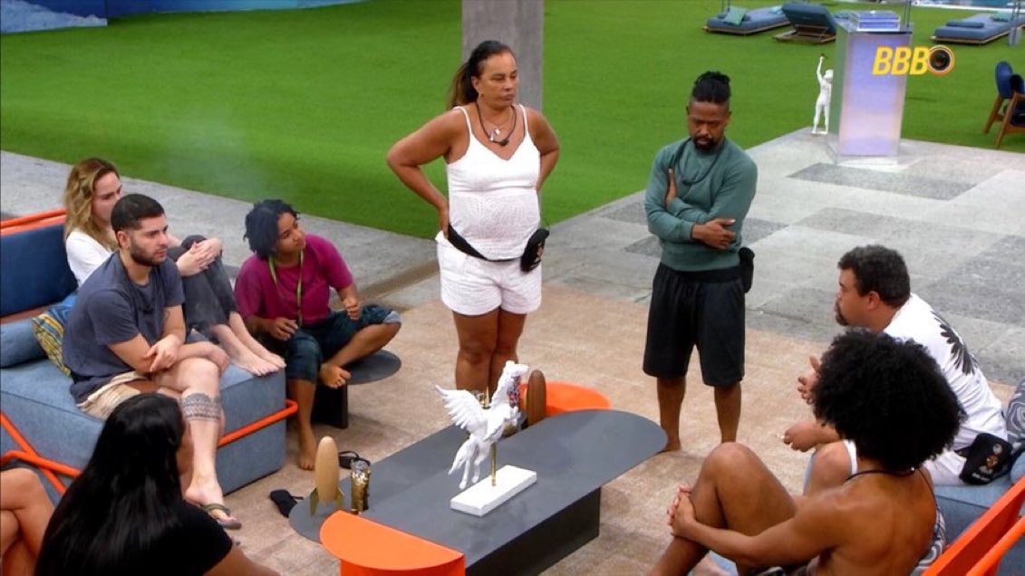 espertos foram solange couto, breno e marcelo que passaram 1 mês só dormindo esperando pra ver qual o grupo favorito e agora se juntaram.