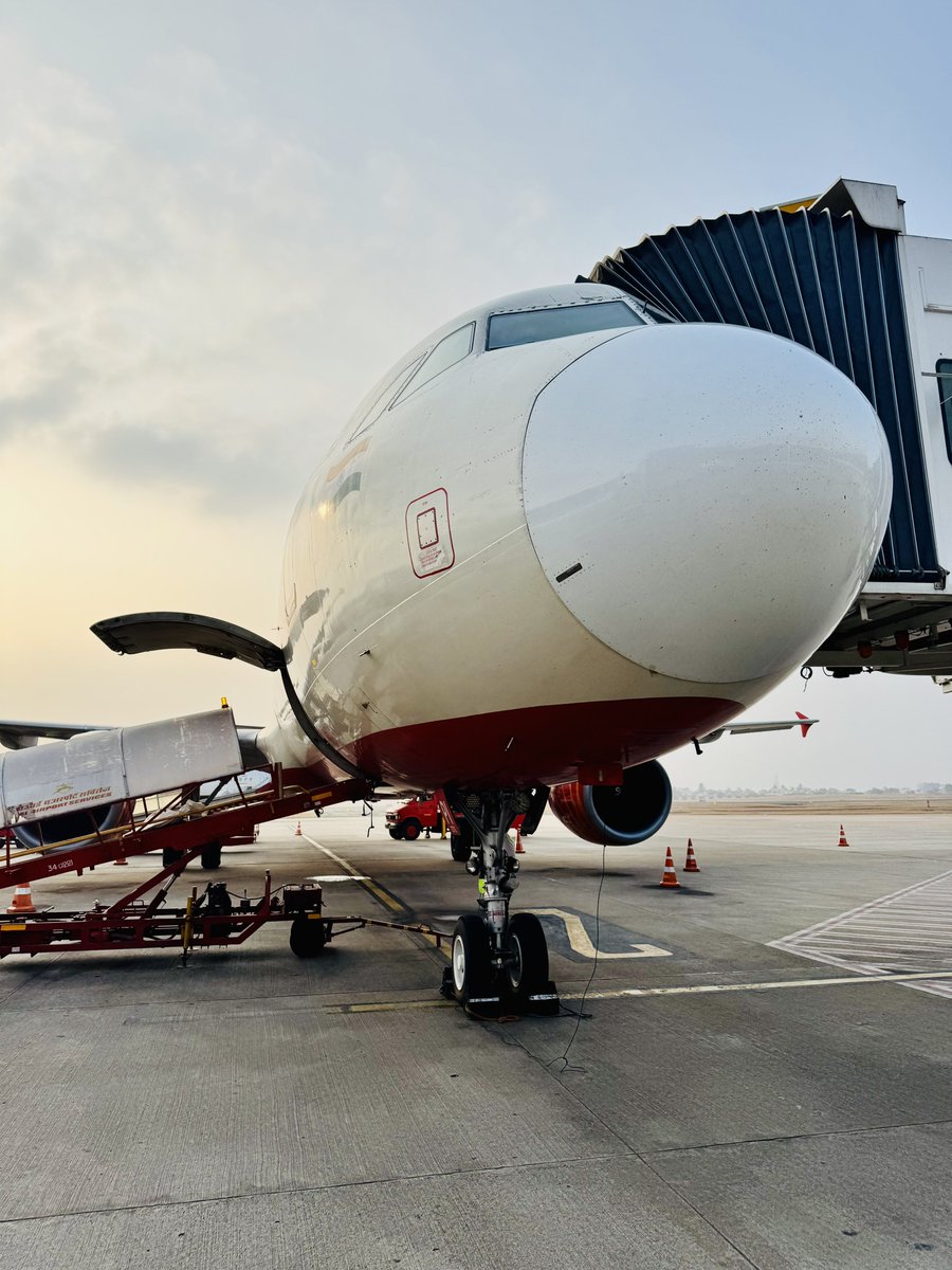 tweetpratikm's tweet photo. Early Morning standby pull out to Coimbatore on Valentine’s Day!!! Flying back to Mumbai on #VTPPI #a321Ceo. Flying time of 1hr42mins, covering a distance of 659nm m.78 #airbus #a321Ceo #lifeontheramp #cfm #cfm565B3 #ai2508 https://t.co/dQIrFHotjh