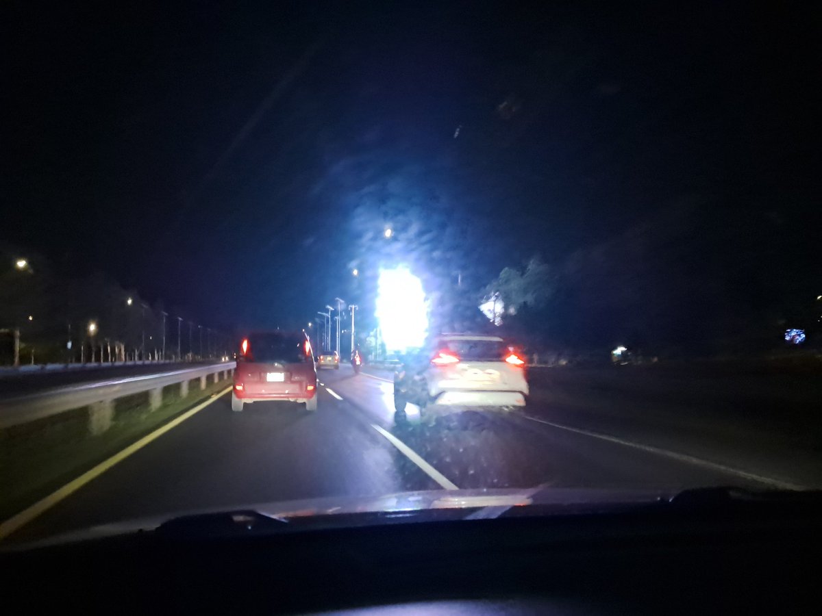 faustipsi's tweet photo. Que tal la polucion visual frente al @coparaguay en Avda. Ñu Guazu. Imposible circular de noche o madrugada. Hay que intervenir @TelefuturoInfo @oscar_marandu @policia_py @PresidenciaPy @SantiPenap https://t.co/4jDbjdwJkF