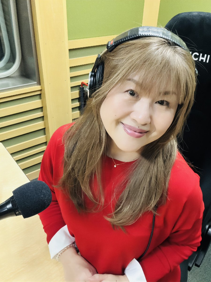 この後お昼12:00～【平和堂 Happy Together】　
#平和堂807
#fmaichi 
バレンタインデー💘の今日は、
「ラブソング特集デュエット篇」📻✨リクエスト＆メッセージを送っていただいた方の中から毎週3名様に平和堂の商品券3,000円分をプレゼント🎁
FM