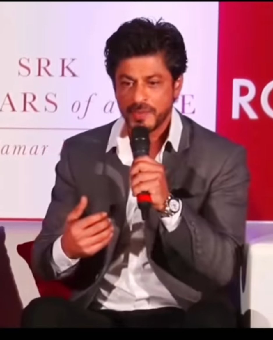 अपने काफी इंटरव्यू में शाहरुख खान से सुना होगा कि जब वो मुंबई आए थे तो उनके पास पैसे नहीं थे रहने को घर नहीं था ??

::आइए आज पता लगते है यह सच है या झूठ शाहरुख खान की मां इंदिरा गांधी की  बहुत करीबी दोस्त थी अब इसी बात से पता लगा लो कि शाहरुख खान कितने बड़े खानदान से है 

और इनकी