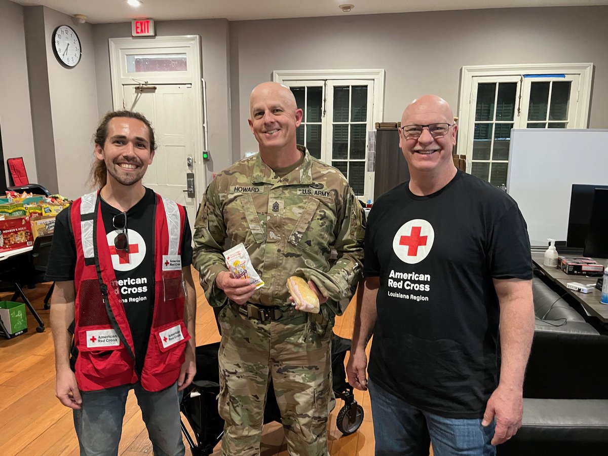 ARCLouisiana's tweet image. Our Fueling the Front Lines team stopped by to check on the National Guard today. We brought the snacks, they brought the discipline, and together we’re making sure Mardi Gras stays safe.

Stay hydrated out there! 🎭🧤

#NOLA #NationalGuard #RedCross #MardiGrasSafety