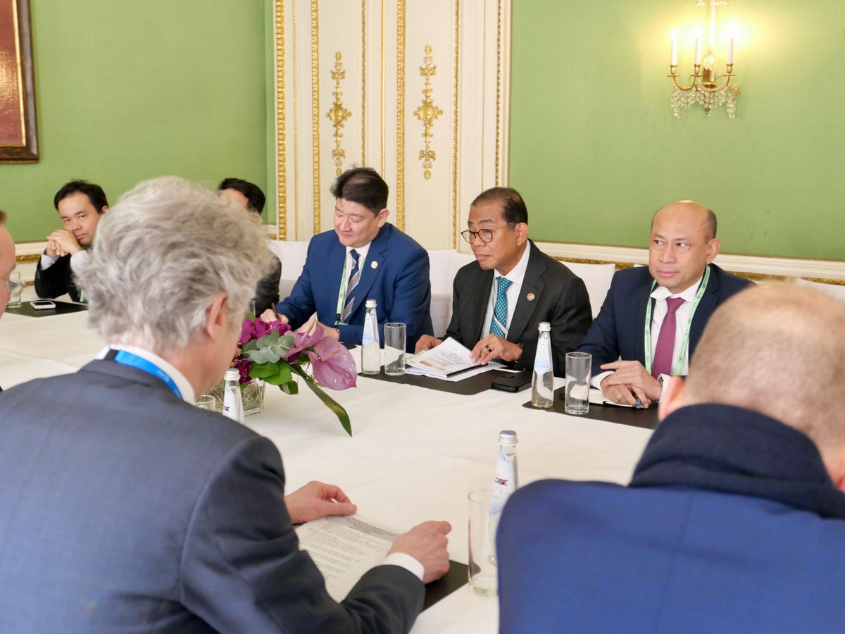 Di sela-sela Munich Security Conference (MSC) 2026, saya telah mengadakan pertemuan dua hala bersama Menteri Pertahanan Persekutuan Jerman, TYT Boris Pistorius.

Mesyuarat ini merupakan kesinambungan daripada pertemuan terdahulu semasa UN Peacekeeping Ministerial 2025 di Berlin,