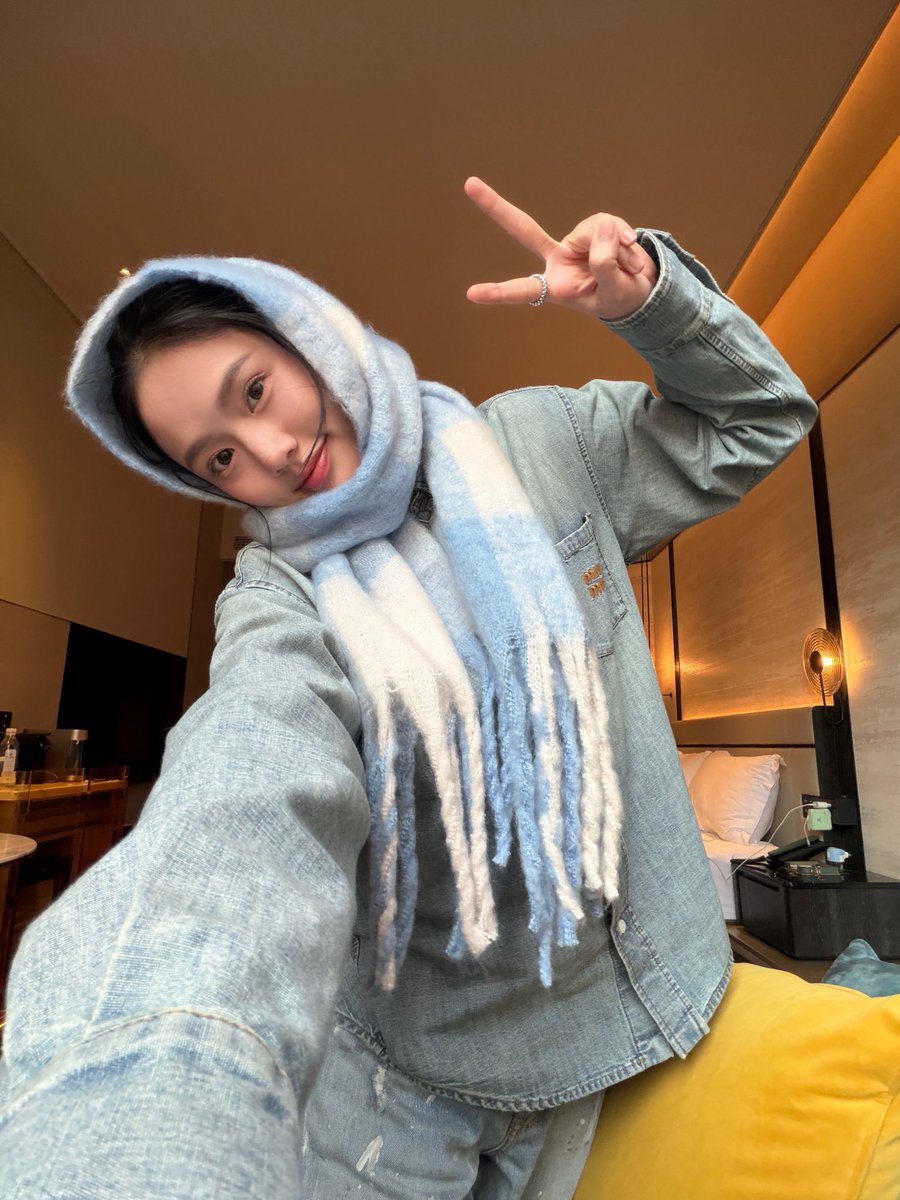 Lookmheewang's tweet photo. Happy V’s day 🩵 https://t.co/zgVC4e5K3b