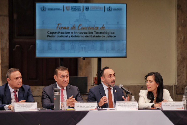 ⚖️ El <a href="/GobiernoJalisco/">Gobierno de Jalisco</a> y el Poder Judicial firmaron convenios de colaboración para fortalecer la defensa legal del Ejecutivo y modernizar la comunicación institucional, con el objetivo de profesionalizar el litigio público y acercar la justicia a la ciudadanía 🤝
