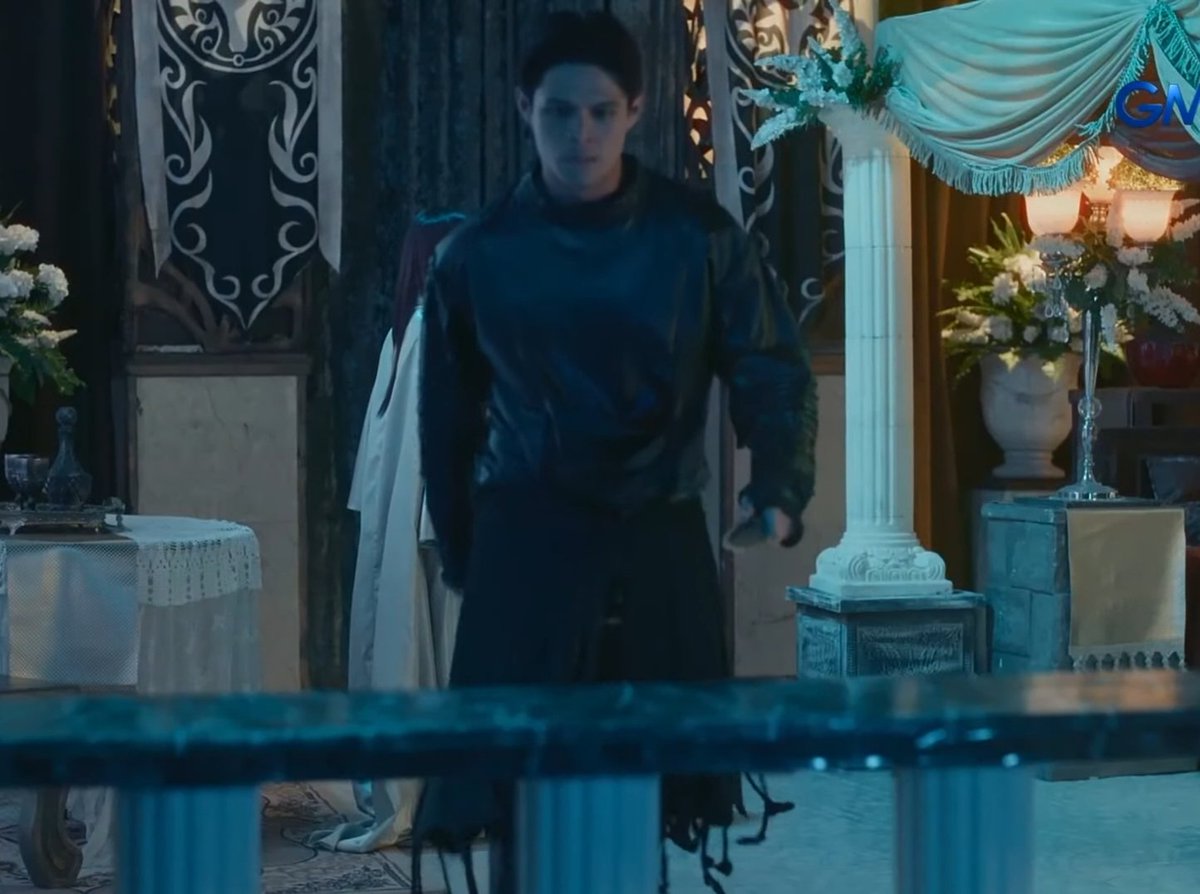 Capcappxxz's tweet photo. "Makakaalis ka na. Ayoko na naman silang bigyan ng rason para siraan ako lalo't nandito ka kasama ko."
Na para bang may LQ sa scene na to ang dramatic ng exit ni daron eh. Nangungulila lang yung tao sayo armea awa na lang๐
#SanggrePagsamo https://t.co/JRyxHzvIPf