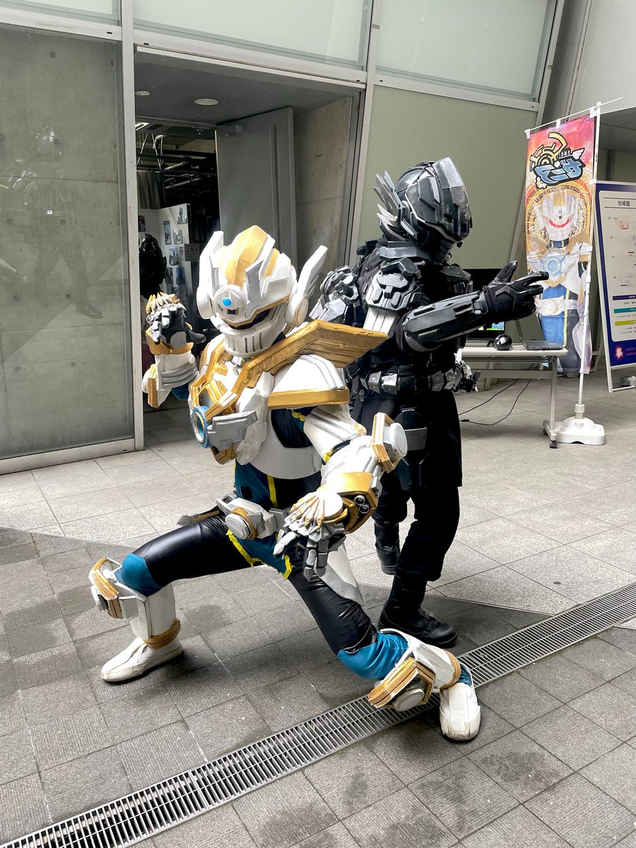 なんと！！
本日は、ゼニアとブラックゼニアが揃っています！🌝🌚
写真撮影にも気軽に応じてくれますよ📸

「光輪戦士ゼニア」はT-107で上映中です。
学生が本気でつくった特撮作品、ぜひこの機会をお見逃しなく！

#セイカアニメ2026