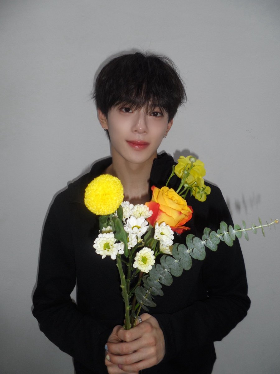 the_verivery's tweet photo. ʜᴀᴘᴘʏ ᴠᴀʟᴇɴᴛɪɴᴇ's ᴅᴀʏ ❥ · ﾟ₊
 
#베리베리 #VERIVERY #VRVR
#강민 #KANGMIN
#동헌 #DONGHEON
#계현 #GYEHYEON https://t.co/ynKi4xZXK3
