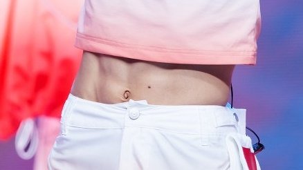 visualbini's tweet photo. waist so iconic you dont even need to see his face https://t.co/dLbXck0dDi