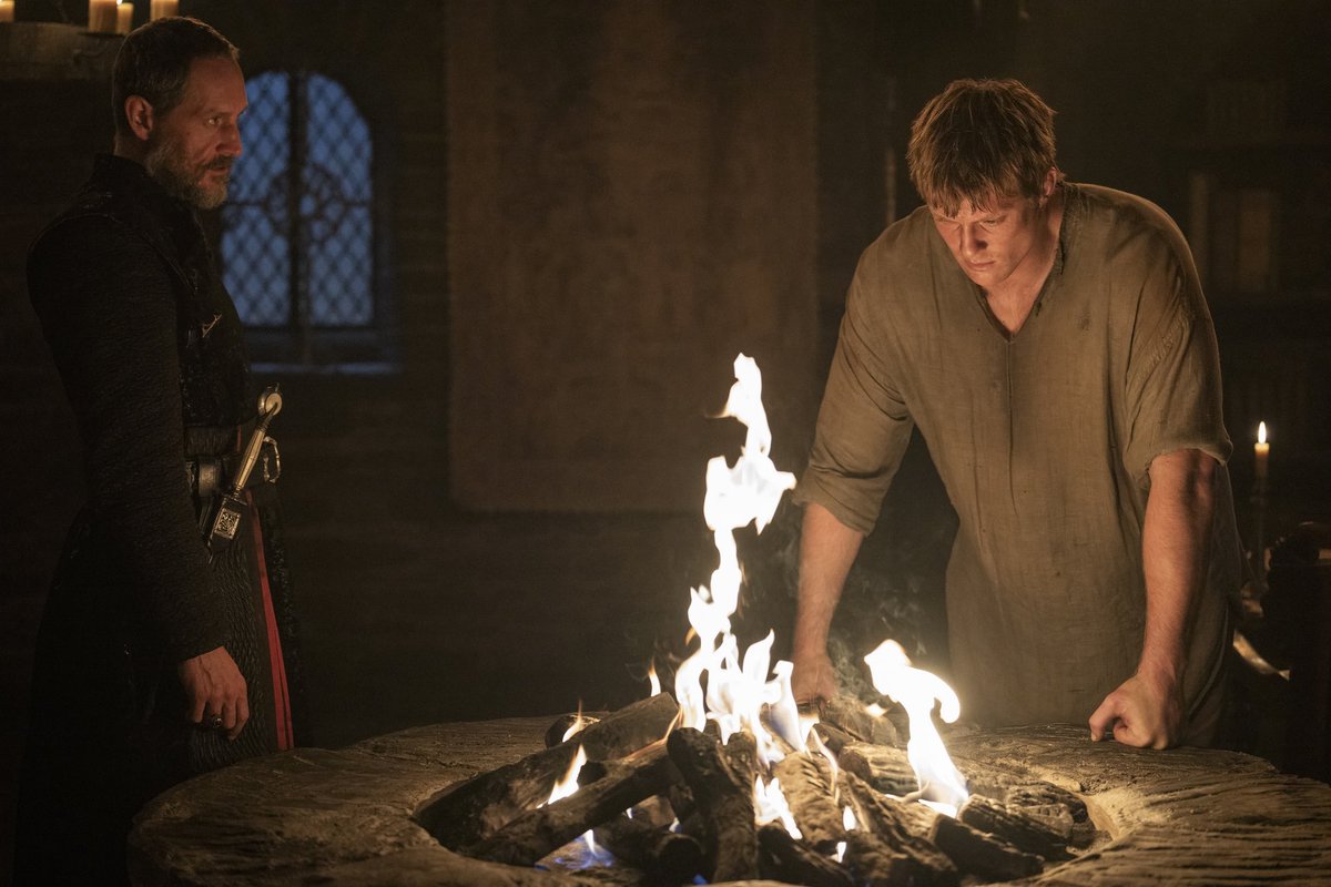 ASOIAFQuotesGOT's tweet image. “Would you have not done the same?”
“I might have… But I’m a prince of the realm, not a hedge knight.”
“Don’t all knights make the same oath? To protect the innocent?”
Dunk and Baelor