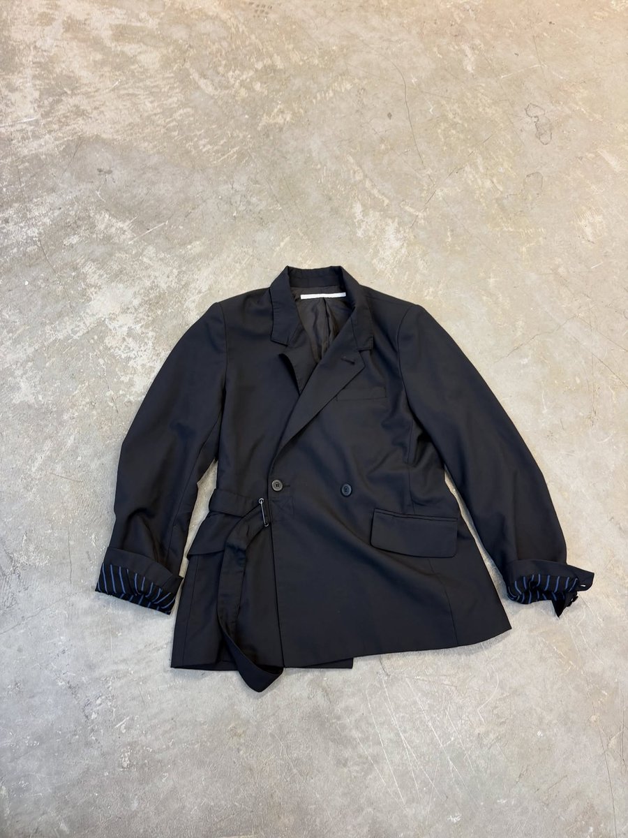 midwest_jp's tweet image. Tamme
・WRINKLED DOUBLE - BREASTED JACKET
store-midwest.com/collections/ta…

#タム
#MIDWEST