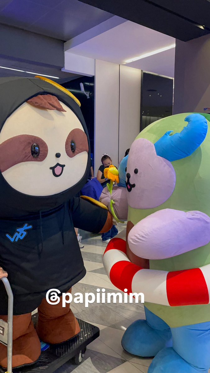 เชี่ยนเอาดอกไม้มาให้สำรวยครับ