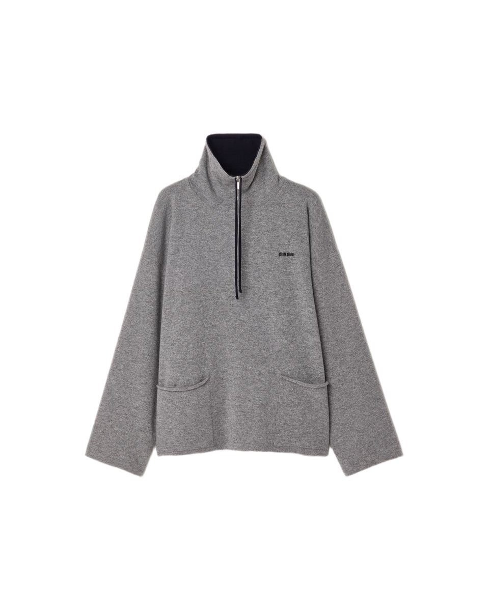 𖥔*.･ 🔗miumiu.com/kr/ko/p/%EC%BA…

260214 조이현 옷장 손민수 𖥔*.･
🔎 미우미우 (MIU MIU)
- ✧ 캐시미어 하프 지퍼 스웨터
🛒 가격: 6,450,000원

𖥔 전체 리스트는 상단 고정에서 확인
#조이현 #CHOYIHYUN